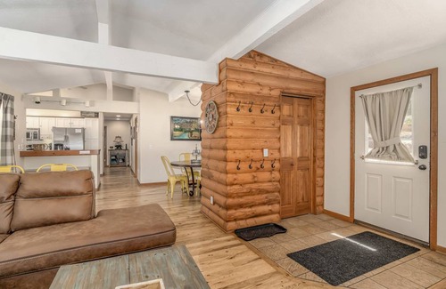 Estes Park Cabin | 156 m² Cabin ∙ 3 bedrooms ∙ 8 guests