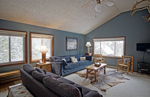 Grand Lake Cabin | 163 m² Cabin ∙ 3 bedrooms ∙ 8 guests