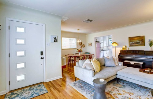 Northeast Park Hill House | 164 m² House ∙ 3 bedrooms ∙ 5 guests
