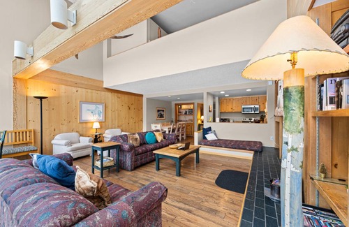 Lakeside Village Apartment | 166 m² Apartment ∙ 3 bedrooms ∙ 12 guests
