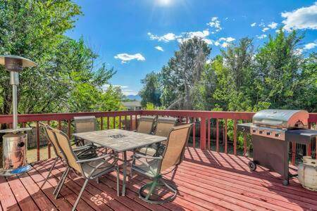 Southeast Colorado Springs Apartment | 167 m² Apartment ∙ 4 bedrooms ∙ 8 guests