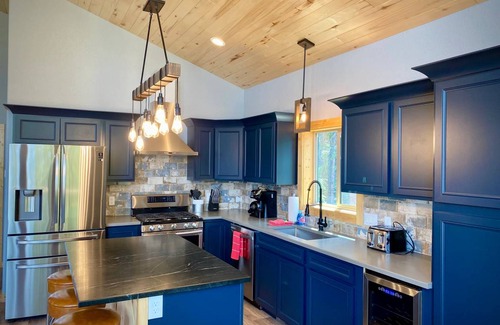 Valley of the Sun Cabin | 167 m² Cabin ∙ 3 bedrooms ∙ 8 guests