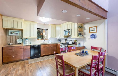 Idlewild Estates House | 167 m² House ∙ 3 bedrooms ∙ 8 guests