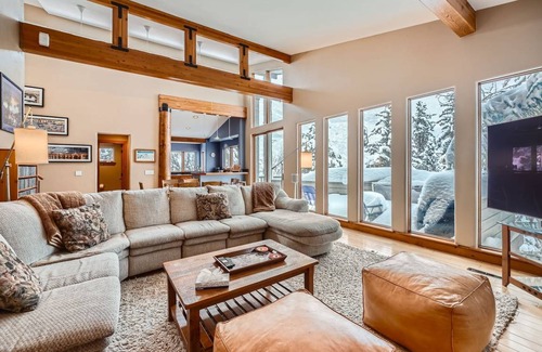 Intermountain House | 179 m² House ∙ 3 bedrooms ∙ 9 guests