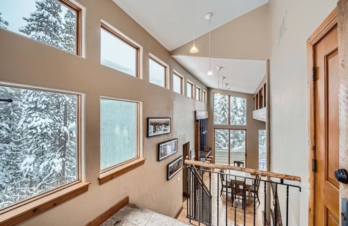 Intermountain House | 179 m² House ∙ 3 bedrooms ∙ 9 guests