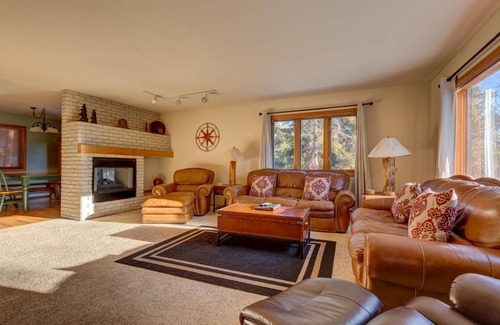 Baldy Mountain House | 187 m² House ∙ 3 bedrooms ∙ 8 guests