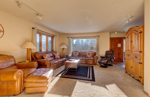 Baldy Mountain House | 187 m² House ∙ 3 bedrooms ∙ 8 guests