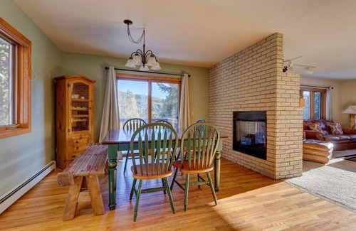 Baldy Mountain House | 187 m² House ∙ 3 bedrooms ∙ 8 guests