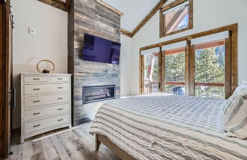 Lakeside Village House | 1890 The Seasons townhouse