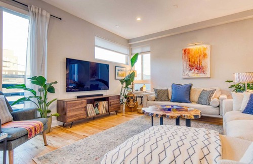 West Colfax Apartment | 194 m² Apartment ∙ 4 bedrooms ∙ 7 guests