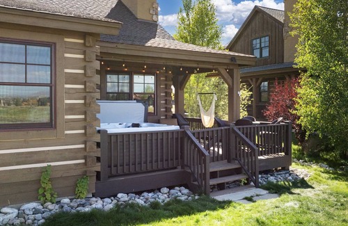 Grand Elk Ranch Cabin | 199 m² Cabin ∙ 3 bedrooms ∙ 8 guests