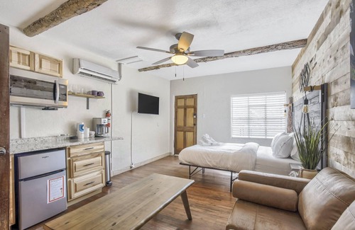 West Colorado Springs Apartment | 1BD Mtn View Ste, Hiking, Dogs Welcome!