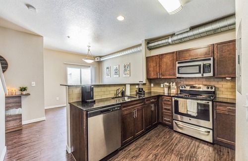 Wonderland Lake Apartment | 2 Bedroom 2.5 Bathroom Townhouse 202