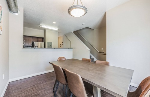 Wonderland Lake Apartment | 2 Bedroom 2.5 Bathroom Townhouse 202