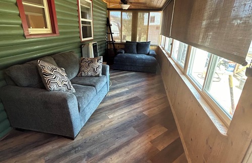 Deckers Cabin | 2 bedroom Cabin 199.00 per night
