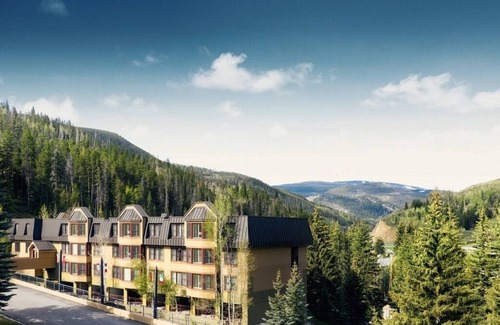 Highland Meadows Condo | 2-bedroom condo in lovely Vail with fitness room,Handball. Indoor Pool and Sauna