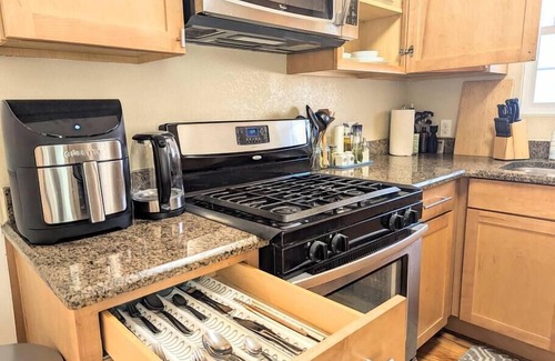 City Park House | 2-Bedroom house close to Zoo, Museum and NJH Hospital
