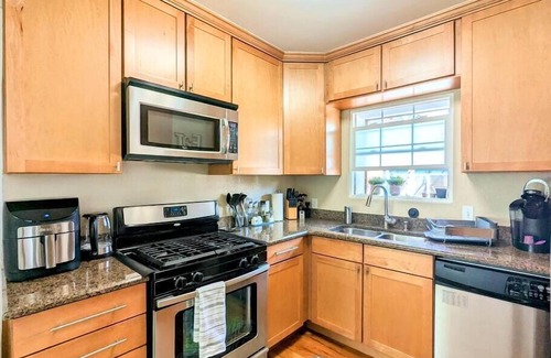 City Park House | 2-Bedroom house close to Zoo, Museum and NJH Hospital