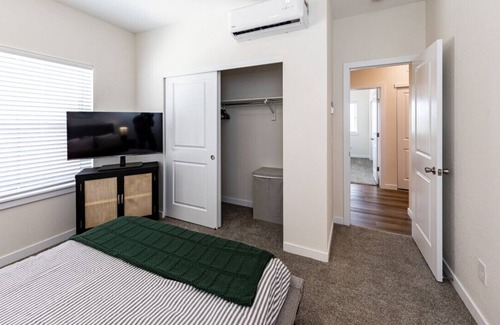 Mountain Shadows Apartment | 2 Bedroom Luxury Apartment #304 near Garden of the Gods