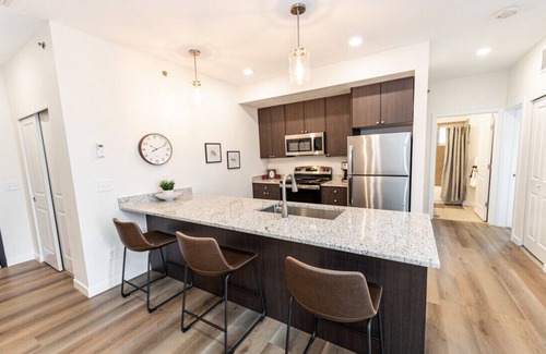 Mountain Shadows Apartment | 2 Bedroom Luxury Apartment #304 near Garden of the Gods