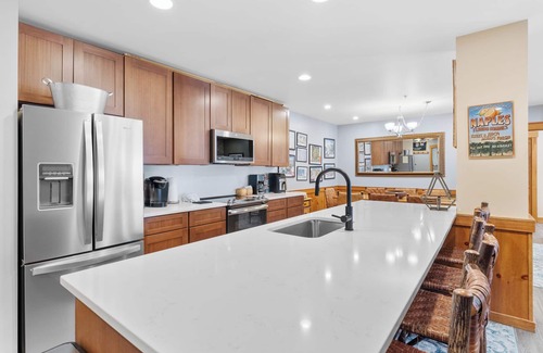 River Run Condo | 2 Private Balconies w/Mountain Views, 2 Mins Walk to Gondola, Shops & Dining