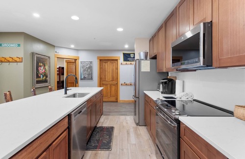 River Run Condo | 2 Private Balconies w/Mountain Views, 2 Mins Walk to Gondola, Shops & Dining