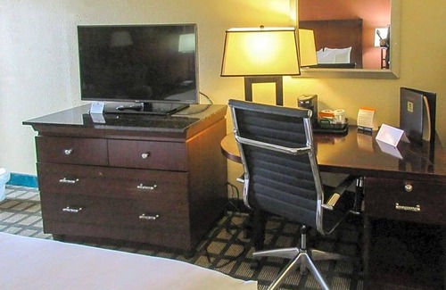 Fort Collins Hotel | 2-Star Hotel ∙ Clarion Inn Fort Collins