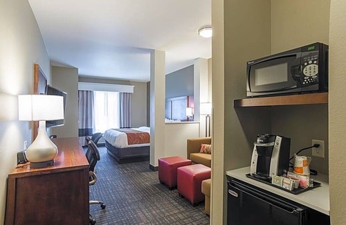 Loveland Hotel | 2-Star Hotel ∙ Comfort Suites Loveland