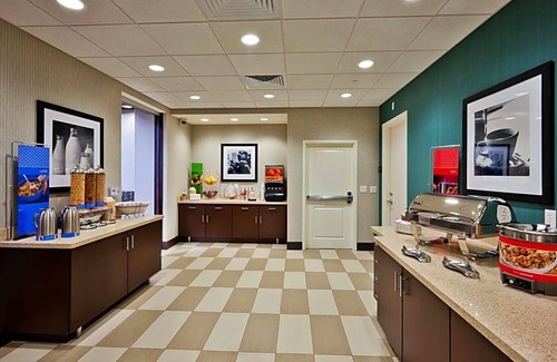 Gateway Hotel | 2-Star Hotel ∙ Hampton Inn & Suites Denver Airport / Gateway Park