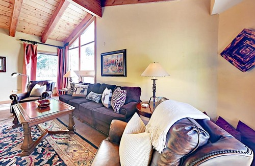 Highland Meadows Apartment | 2010 Vermont Duplex #1B West