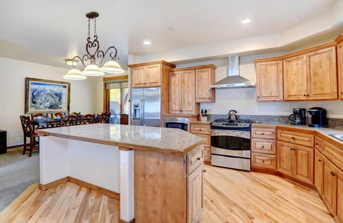 Bear Crossing House | 204 m² House ∙ 3 bedrooms ∙ 10 guests