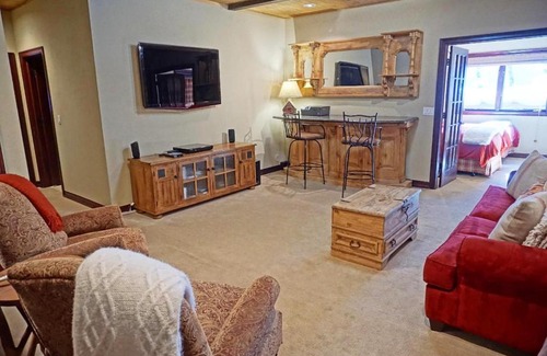 Highland Meadows House | 2095 Vermont Rd W Five Bedroom Home