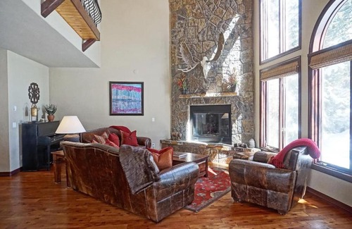 Highland Meadows House | 2095 Vermont Rd W Five Bedroom Home