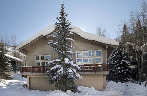 Intermountain House | 211 m² House ∙ 3 bedrooms ∙ 8 guests