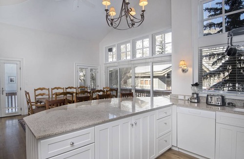 Intermountain House | 211 m² House ∙ 3 bedrooms ∙ 8 guests