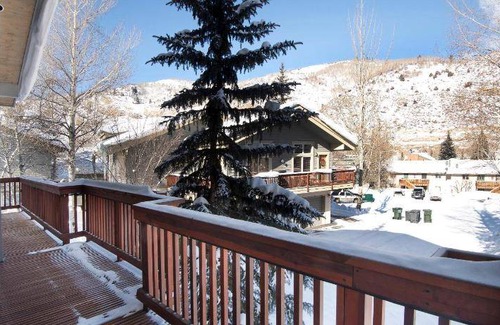 Intermountain House | 211 m² House ∙ 3 bedrooms ∙ 8 guests