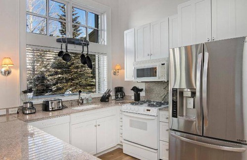 Intermountain House | 211 m² House ∙ 3 bedrooms ∙ 8 guests