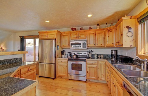 Huron Heights House | 231 m² House ∙ 3 bedrooms ∙ 6 guests