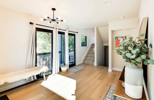 Broadmoor House | 232 m² House ∙ 2 bedrooms ∙ 5 guests
