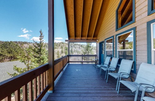 Cripple Creek House | 237 m² House ∙ 4 bedrooms ∙ 11 guests