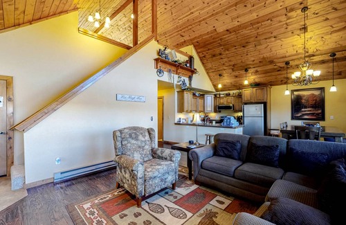 Cripple Creek House | 237 m² House ∙ 4 bedrooms ∙ 11 guests
