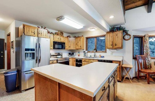 Columbine Lake House | 239 m² House ∙ 3 bedrooms ∙ 12 guests