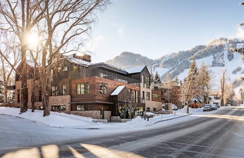 Downtown House | 2435 m² House ∙ 8 bedrooms ∙ 32 guests