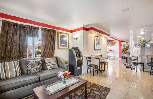 Dupont Hotel | 25 m² Hotel ∙ 127 guests