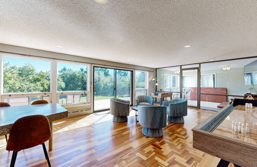 Broadmoor House | 256 m² House ∙ 5 bedrooms ∙ 12 guests