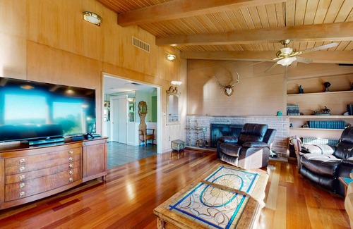 Broadmoor House | 256 m² House ∙ 5 bedrooms ∙ 12 guests