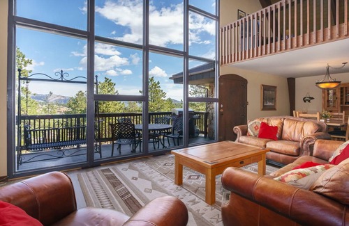 Carriage Hills House | 259 m² House ∙ 3 bedrooms ∙ 8 guests