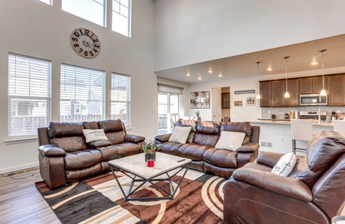 Commerce City House | 260 m² House ∙ 5 bedrooms ∙ 11 guests