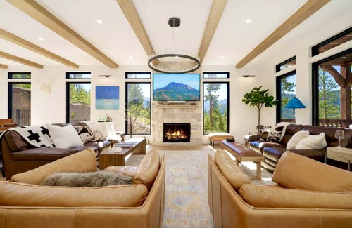Grand Lake Cabin | 269 m² Cabin ∙ 4 bedrooms ∙ 9 guests