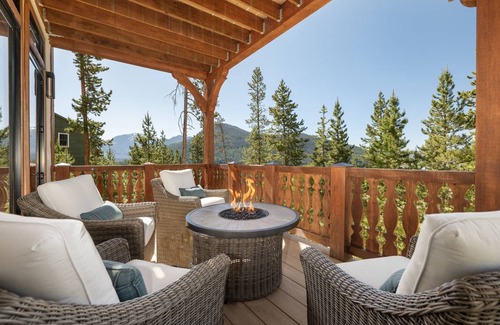 Grand Lake Cabin | 269 m² Cabin ∙ 4 bedrooms ∙ 9 guests